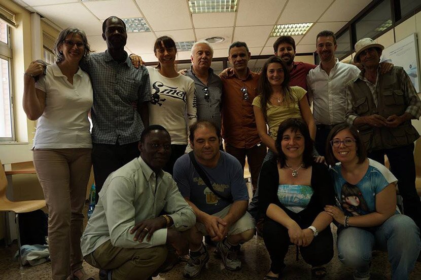 Usuarios de Adama en la clausura del primer Finding You con los voluntarios de Adama